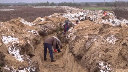 Ukraynalılar, Belarus sınırında orduyla hendek kazdı