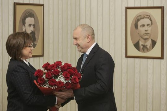 Bulgaristan Cumhurbaşkanı Radev, hükümeti kurma görevini sosyalistlere verdi