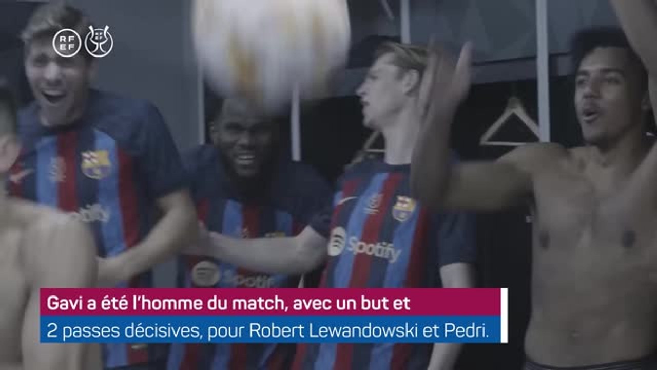 Finale - Le vestiaire du Barça en fête !