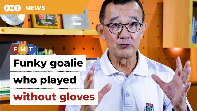 Funky goalie with the wrong name, played without gloves