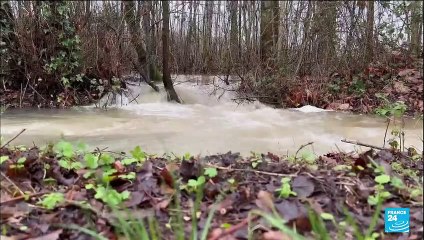 Les vents violents de la tempête Gérard perturbent le quart nord-ouest de la France