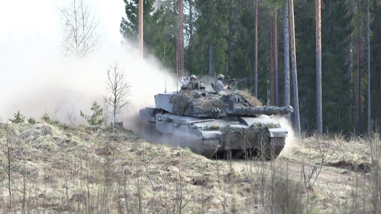 Guerre en Ukraine : Moscou promet de "brûler" les chars livrés par l'Angleterre