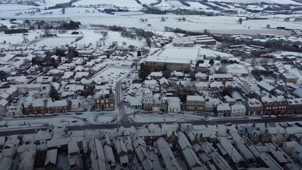 Video herunterladen: UK weather: Snow forecast as temperatures set to drop to -10C in Arctic blast