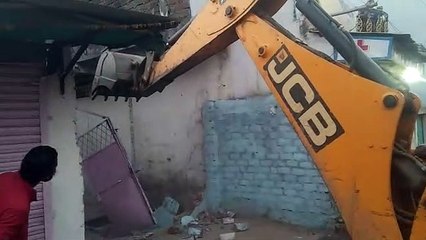 Encroachment broken in Balaganj, counter seized from road in market