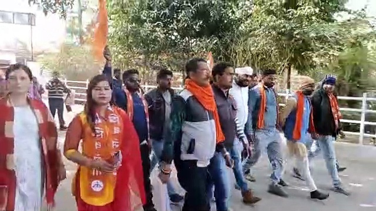 sidhi: Shiv Sena gheraoed the SP office