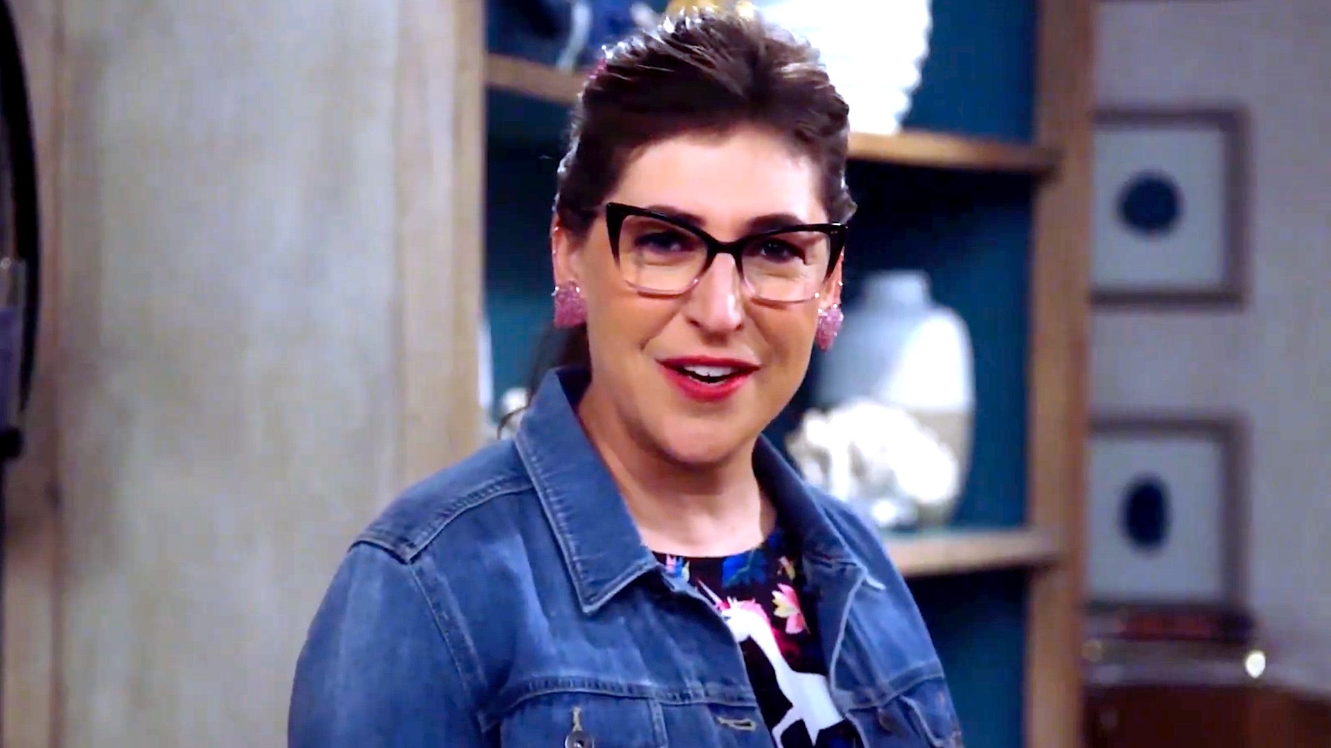 Kat Crashes Her Mother S Party On The Latest Episode Of Fox S Call Me Kat Video Dailymotion