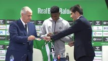 El Betis presenta al lateral zurdo brasileño Abner Vinícius