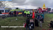 A13 Bologna-Padova, autobus si ribalta in autostrada: quattro feriti