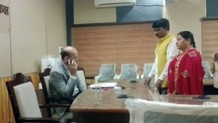 राजातालाब के पार से अवैध निर्माण हटाने व निस्तारी हेतु  कलेक्टर को ज्ञापन