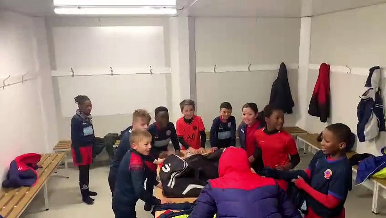 Célébration des U11 après la victoire contre Verneuil