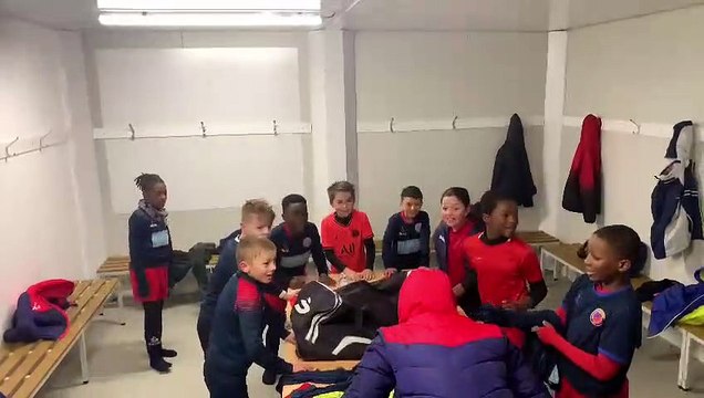 Célébration des U11 après la victoire contre Verneuil