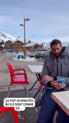 Camille Lacourt est en vacances avec ses enfants à L'Alpe d'Huez.