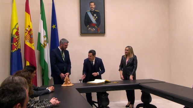 Moreno inaugura la rehabilitación del Ayuntamiento de Fuentes de Andalucía