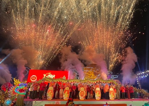 ตรุษจีน 2566 เริ่มแล้วที่ปากน้ำโพ ฉลอง 107 ปี มังกรเบิกฟ้าบุปผาบาน