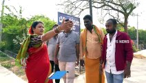 Teenmaar Chandravva Asks Errabelli Dayakar Rao House Address To Villagers _ Parvathagiri _ V6 News