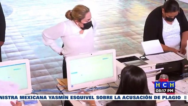 En Audiencias Públicas entregan nombramientos a ganadores del Concurso Docente