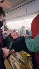Yolcu uçağında ''powerbank'' yangını; uçak savaş alanına döndü