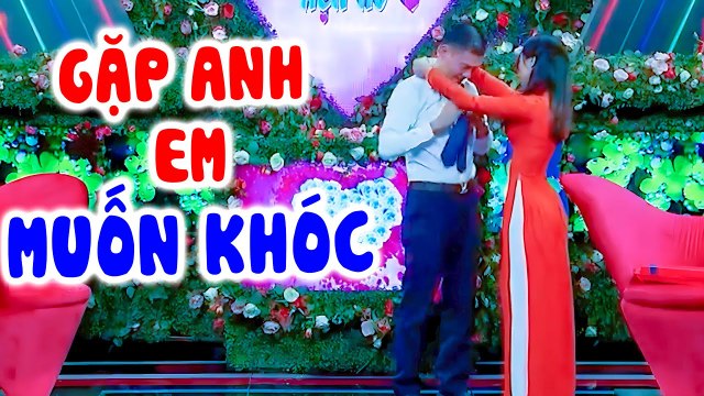 Cô nàng BẬT KHÓC sau khi gặp bạn trai mặc đồ NHƯ ĐÁM CƯỚI ngay trên sân khấu muốn CHĂM EM CẢ ĐỜI