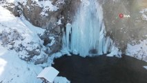 Sırakayalar Şelalesi buz tutmuş haliyle kartpostallık görüntü oluşturdu
