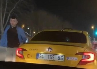 BAKIRKÖY'DE YOL ORTASINA DURDUN KAVGASI