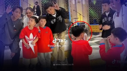 ชาวเน็ตชื่นชม ชมพู่ อารยา พูดกับลูกแฝด สายฟ้า-พายุ หลังขอถ่ายรูปแขกรับเชิญ