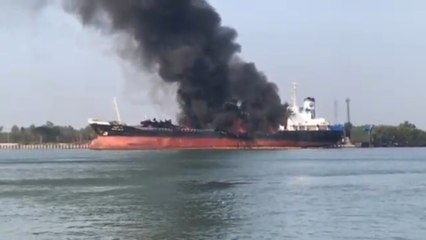 Al menos 1 muerto y 4 heridos por la explosión de un petrolero en Tailandia