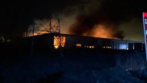 حريق ضخم في مركز للخدمات اللوجستية بالقرب من مدينة روان في فرنسا