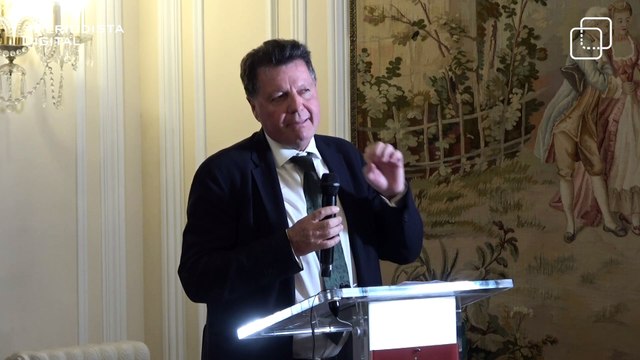 Alfonso Rojo entrega a Isabel Díaz Ayuso el premio a Personaje del año 2022