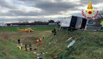 Padova - Buscon 60 passeggeri si ribalta su Autostrada: 4 feriti (17.01.23)