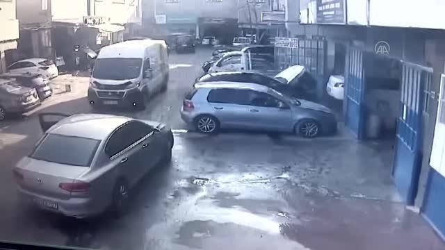 Ümraniye'de 1 kişinin öldüğü, 6 kişinin yaralandığı silahlı kavga güvenlik kamerasına yansıdı