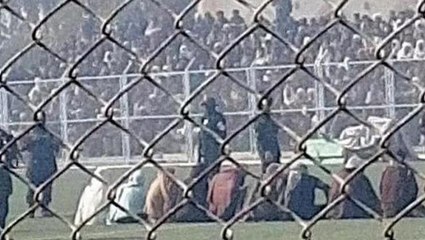 Ülke iyice zıvanadan çıktı! 9 adamın cezasını hınca hınç dolu futbol stadyumunda kestiler