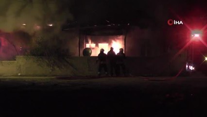 Konya'da müstakil ev alev alev yandı