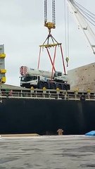 Caminhão cai de guindaste porto de São Francisco do Sul