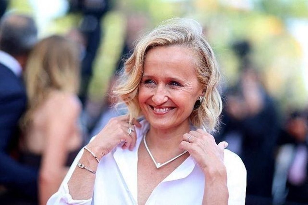 Caroline Roux : la nouvelle star de l'information de France Télévisions avoue avoir développé une "forme d'agressivité"