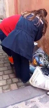Lipari, rifiuti depositati in pieno centro arriva la polizia municipale e scattano multe per 1800 euro