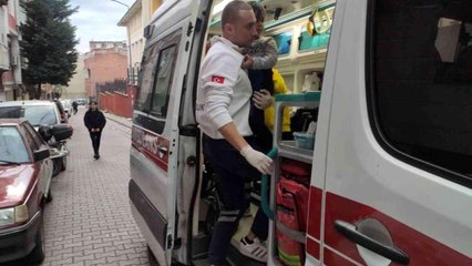 Çocuklarını yalnız bıraktığı evde yangın çıktığını gören anne sinir krizi geçirdi