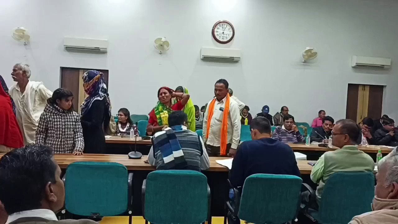 Video Story : School employees demanded salary at collector rate