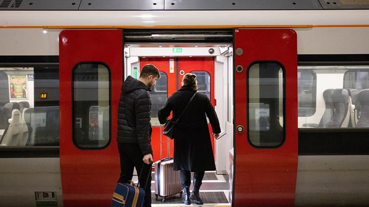 Train drivers to go on strike in February as Aslef union rejects pay offer