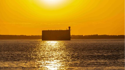 GALA VIDÉO - Le Fort Boyard touché par la tempête Gérard : les images impressionnantes