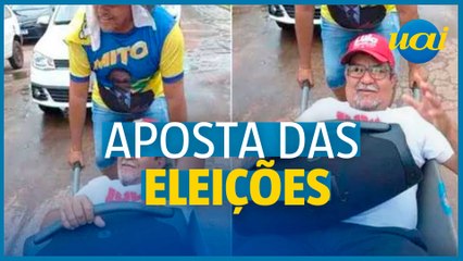 Bolsonarista cumpre aposta e carrega amigo lulista em carrinho de mão