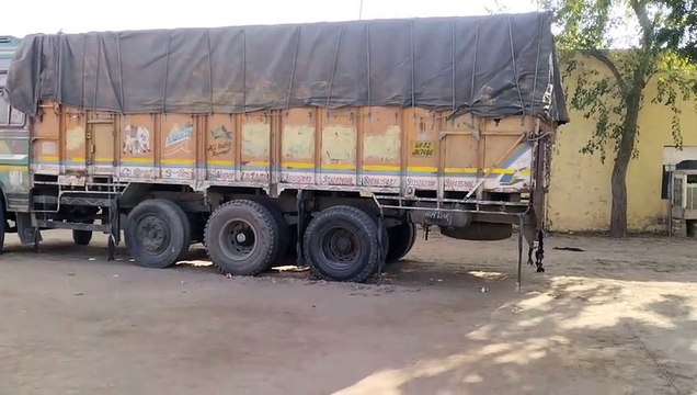 ट्रक से 544 पेटियां अवैध अंग्रेजी शराब बरामद
