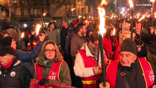 Нет пенсионной реформе : французы готовятся к общенациональной забастовке