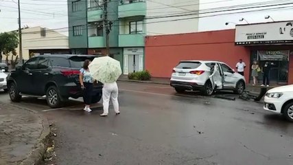 Santa Fé e SW4 ficam destruídas após colisão no Parque São Paulo