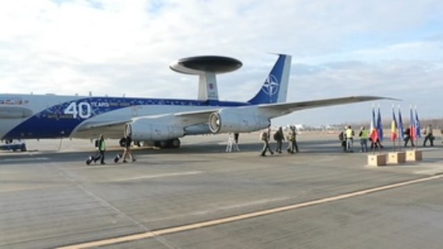 Llegan a Rumanía tres aviones de vigilancia AWACS de la OTAN