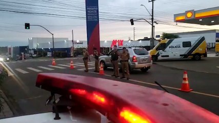 Bloqueio de trânsito é realizado pela Polícia Militar em Cascavel