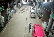 Vídeo mostra momento em que criminoso chega em posto de gasolina para comprar galão e matar cabeleireira e filhos