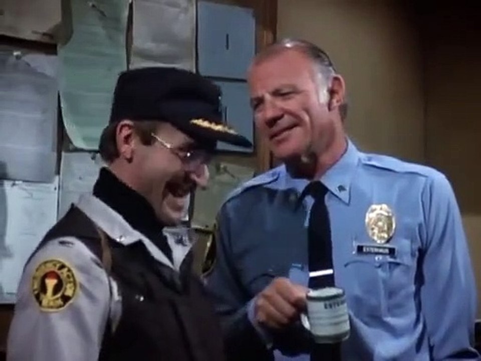 Hill Street Blues - Se1 - Ep14 - Rites of Spring (1) HD Watch