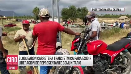 Download Video: Turistas franceses quedan varados tras bloqueo carretero en Oaxaca