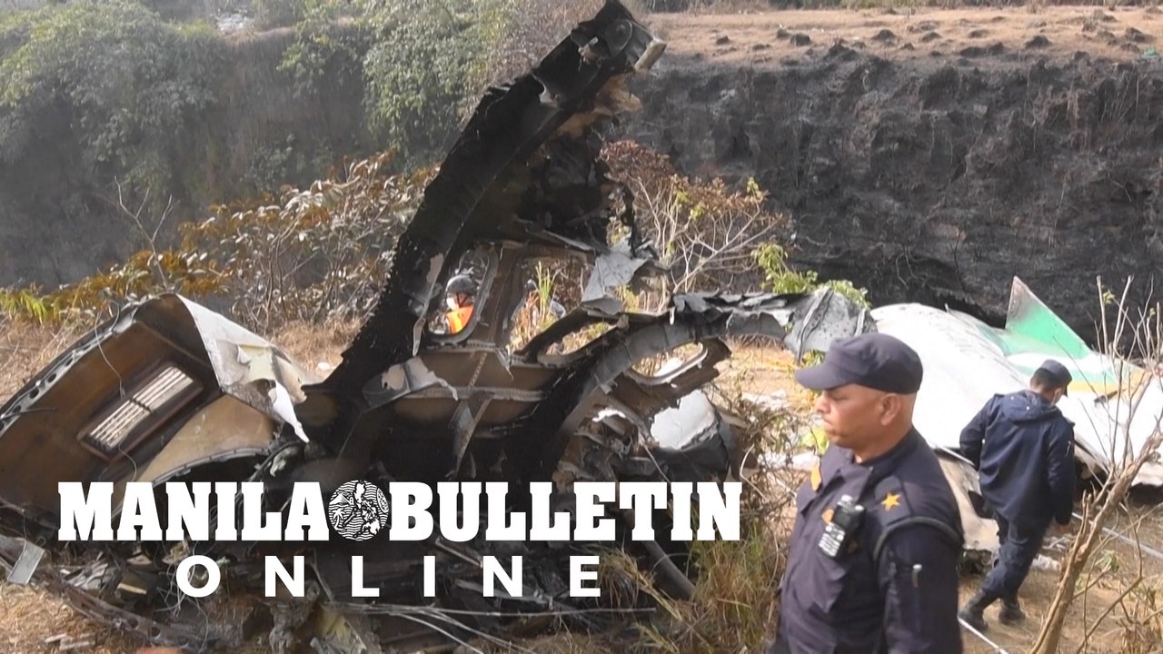 Nepal rescuers search for bodies at plane crash site