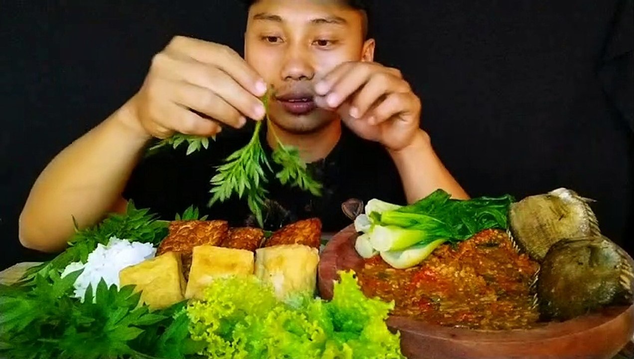 BIKIN MULES.. !!! MENU KAMPUNG SAMBAL TERASINYA SUPER PEDAS LALAPAN MENTAH Indonesia FOOD | ASMR INDONESIA
